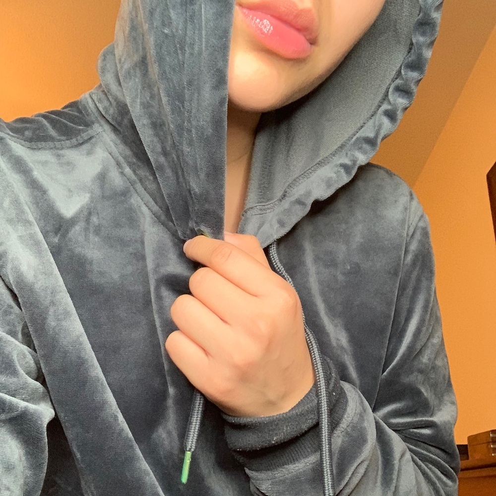 Akademiks suede sweater (: